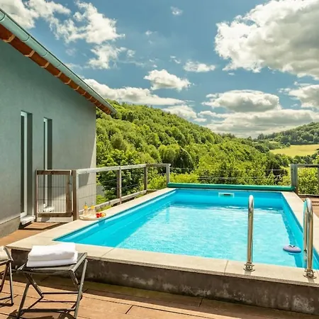 Villa Spacious Sauna Hot Tub Pool Patio Bbq