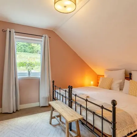 Spacious Sauna Hot Tub Pool Patio Bbq Vila