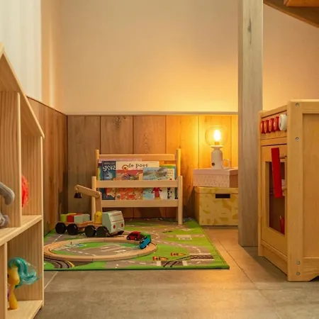 Spacious Sauna Hot Tub Pool Patio Bbq *