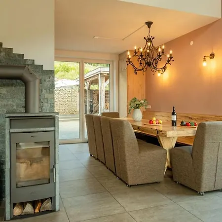 Spacious Sauna Hot Tub Pool Patio Bbq * Hohenfels-Essingen