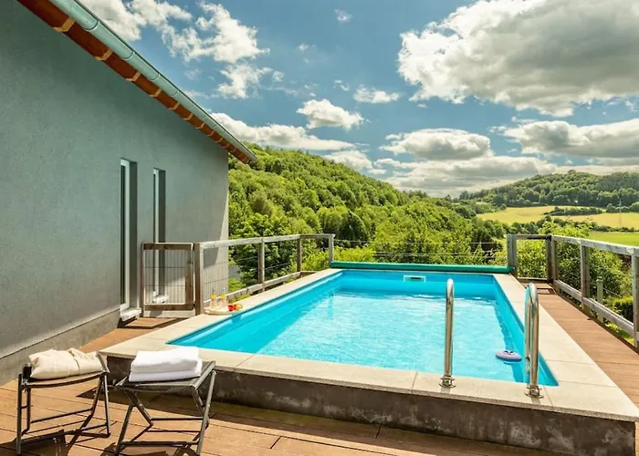 Villa Spacious Sauna Hot Tub Pool Patio Bbq