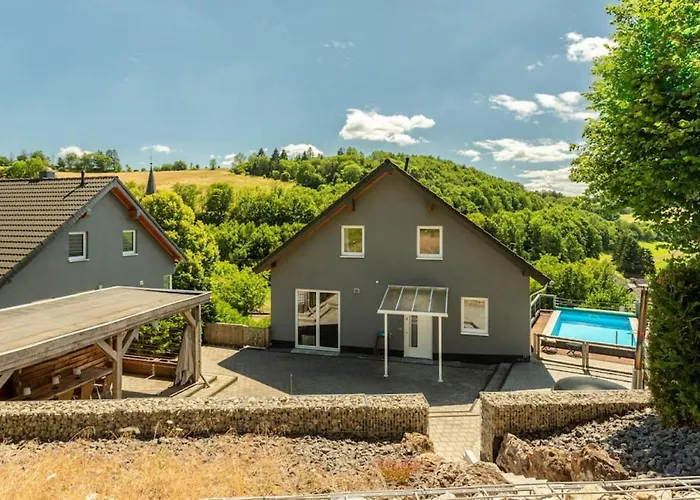 Spacious Sauna Hot Tub Pool Patio Bbq Villa *