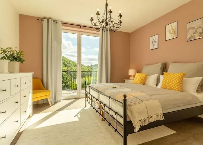 Spacious Sauna Hot Tub Pool Patio Bbq Hohenfels-Essingen