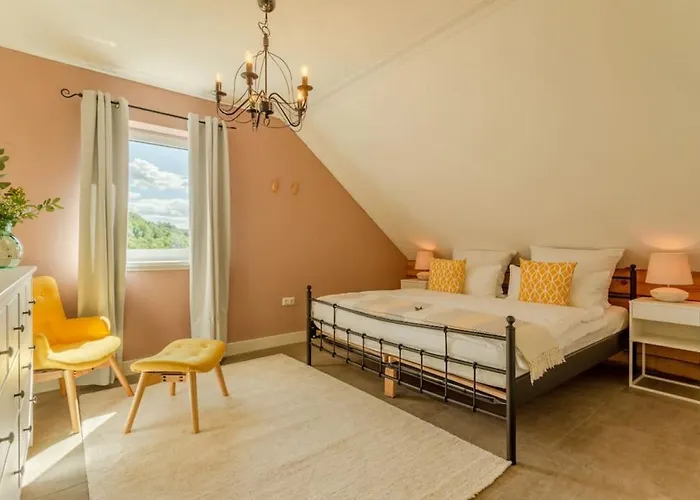 Spacious Sauna Hot Tub Pool Patio Bbq Hohenfels-Essingen