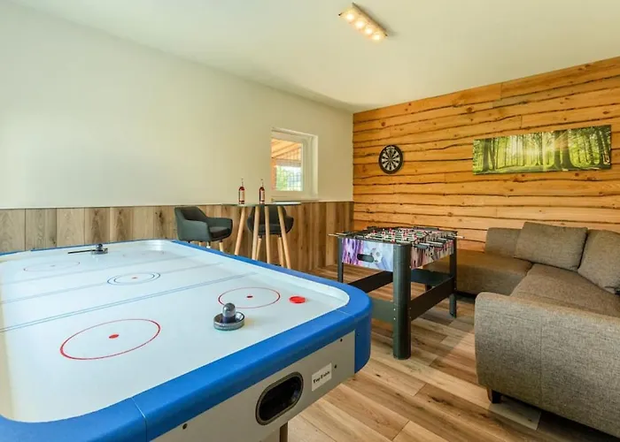 Spacious Sauna Hot Tub Pool Patio Bbq